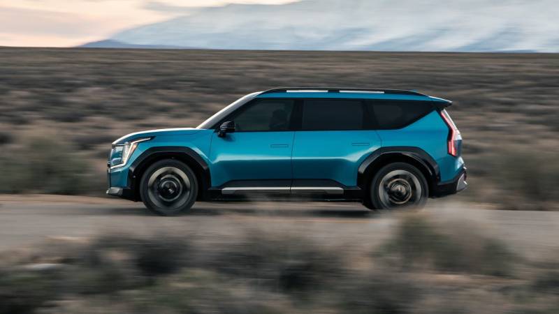 Comparison - Hyundai Santa Fe Calligraphy 2.5T 2021 - vs - Kia EV9 ...